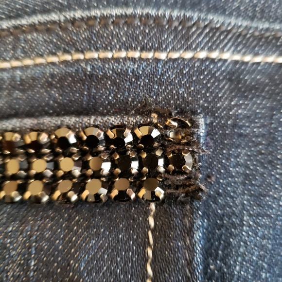 Guess, 29, low-rise, boot cut, dark blue jeans, like new! On trend!! Boho chic! - Picture 13 of 14